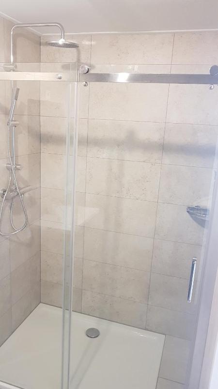 Quadruple Room with Private Bathroom image 2