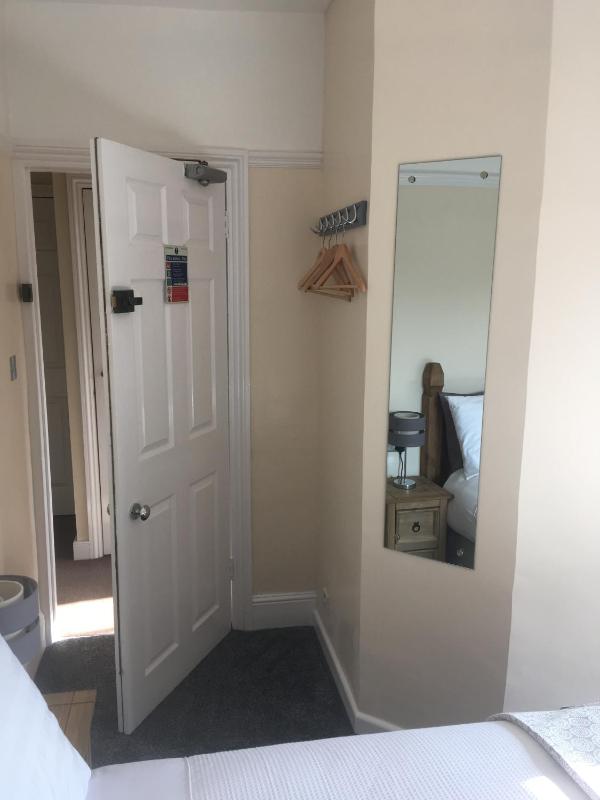 Double Room image 4