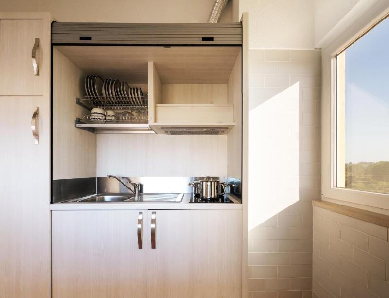 One-Bedroom Apartment with Sea View image 3