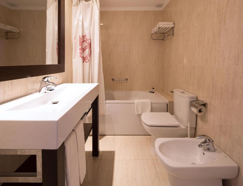 One-Bedroom Apartment with Sea View image 2