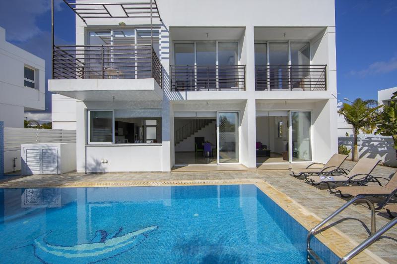 Three-Bedroom Villa image 3