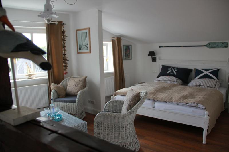 Family Room (2 Adults + 2 Children) image 3