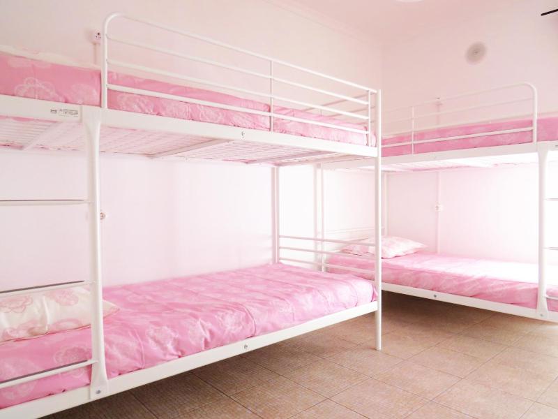 Bed in 4-Bed Mixed Dormitory Room image 1