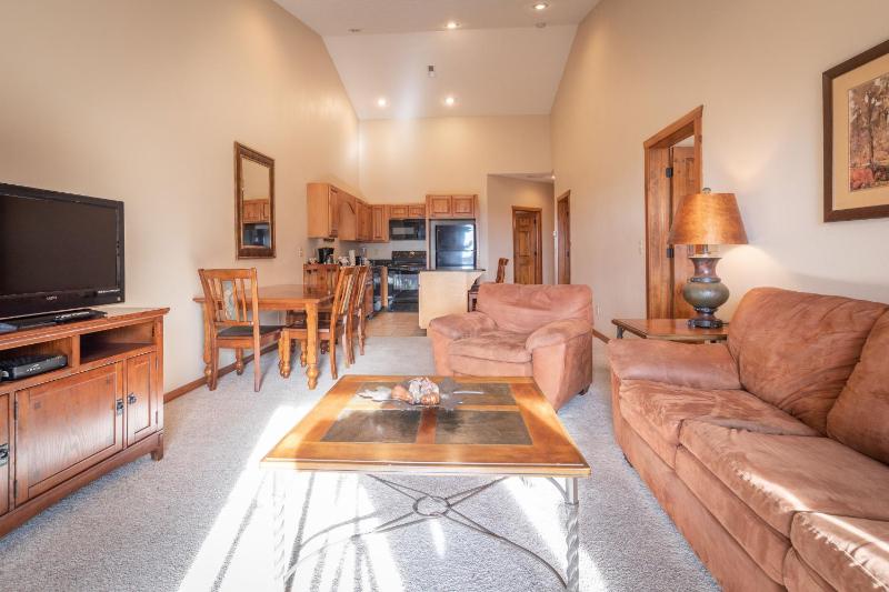 One-Bedroom Apartment image 2