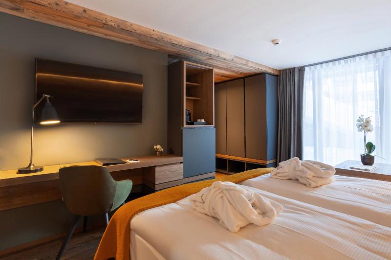 Superior Double Room image 2