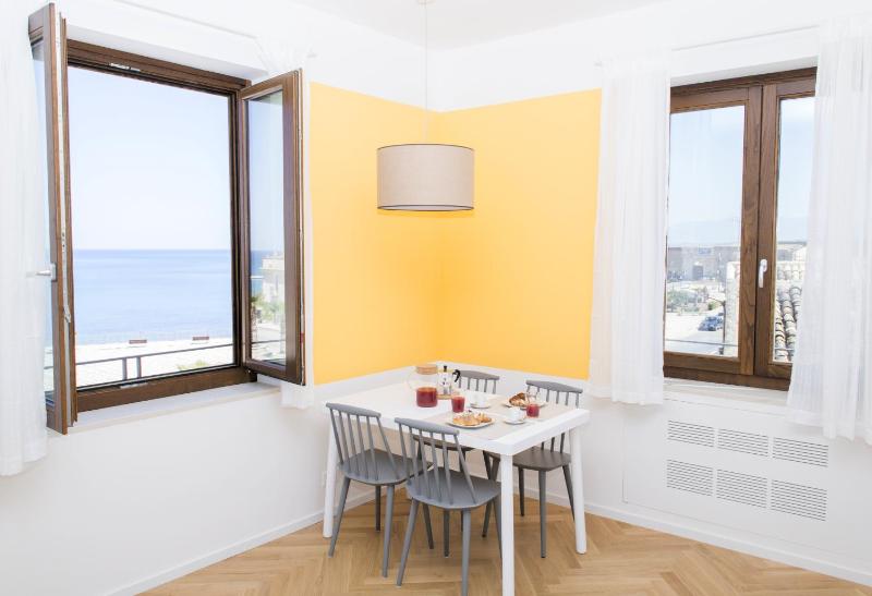 Deluxe Apartment image 3
