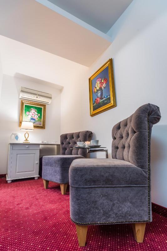 Superior Double Room image 3