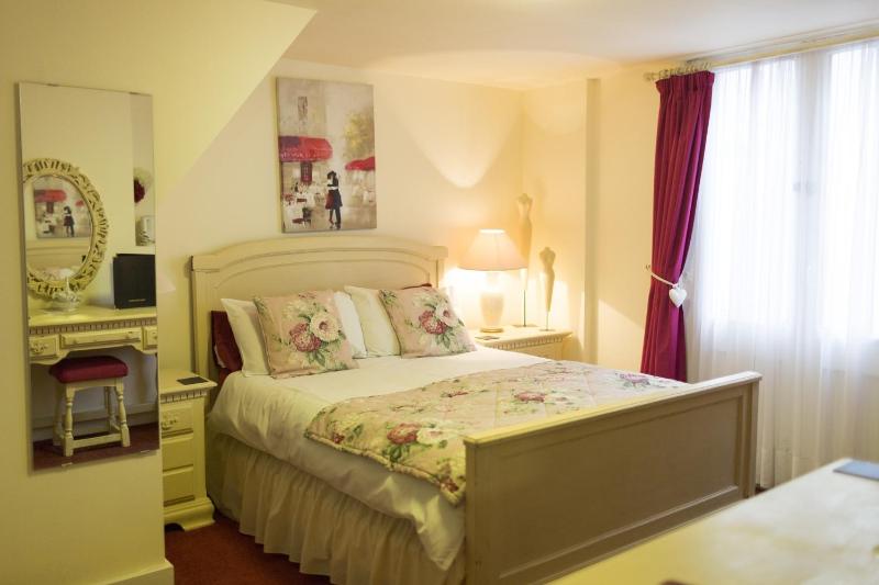Double Room image 1