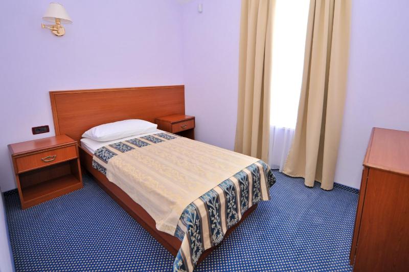 Three-Bedroom Suite with Side Sea View image 4
