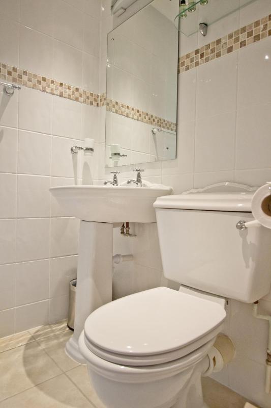 Small Double Room image 2