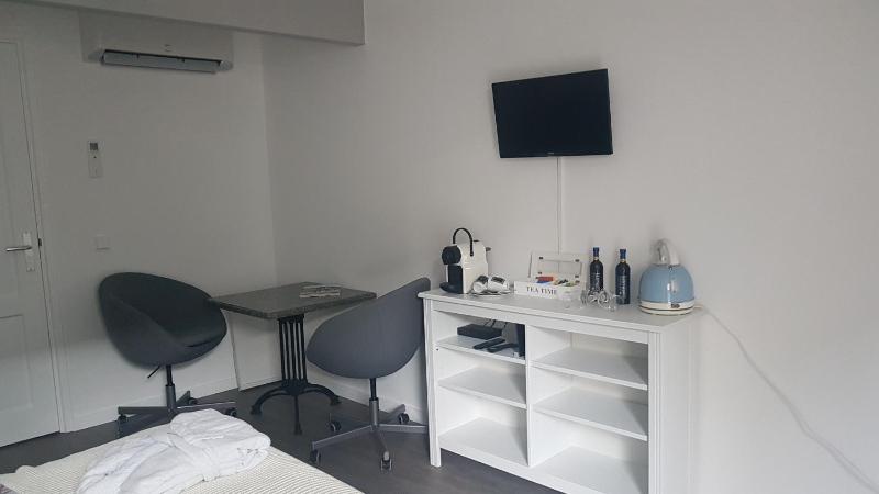 Deluxe Double Room with Shower image 2