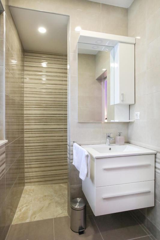 One-Bedroom Apartment image 2