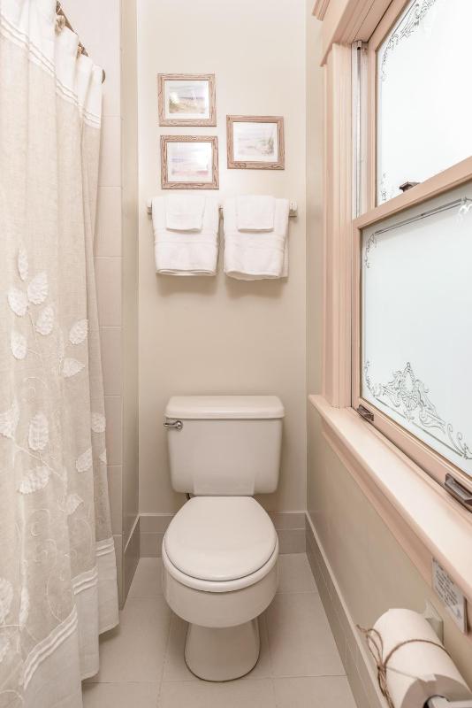 King Room with Mountain View image 3