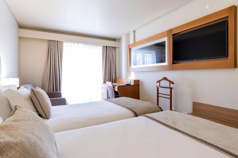 Twin Room image 2