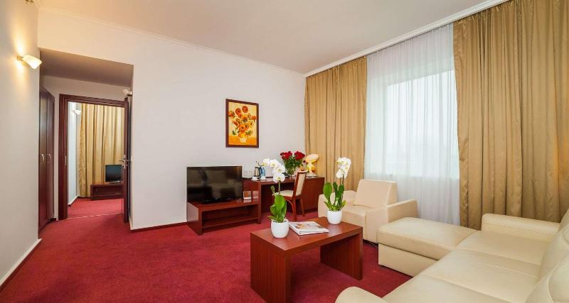 Queen Suite image 3