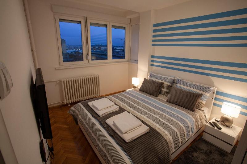 One-Bedroom Apartment image 2