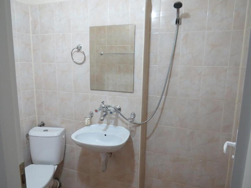 Single Room image 3