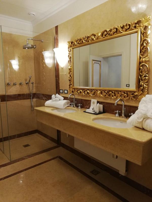 Superior Double Room image 2