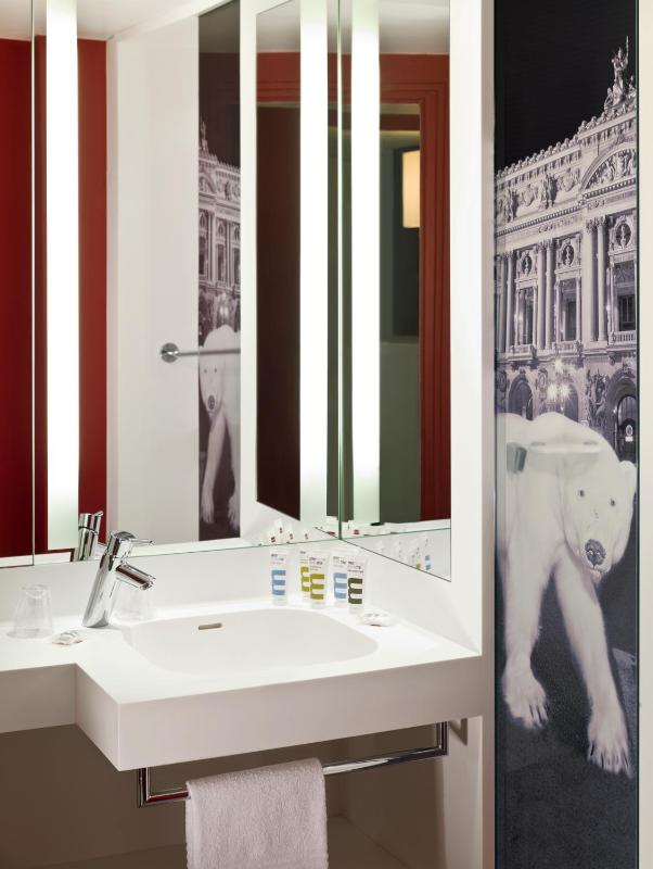 Classic Double Room (1 Person) image 2