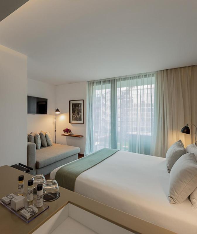 Deluxe Family Room image 3