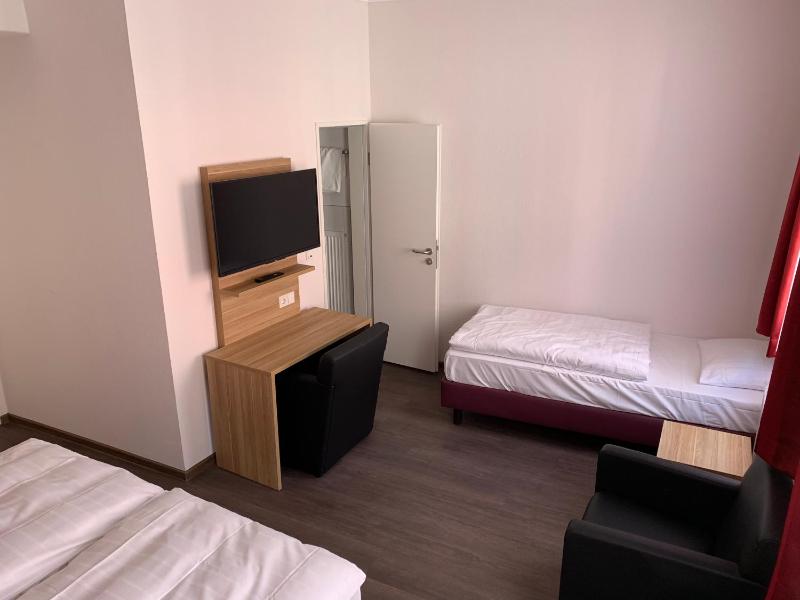 Triple Room (3 Adults) image 1