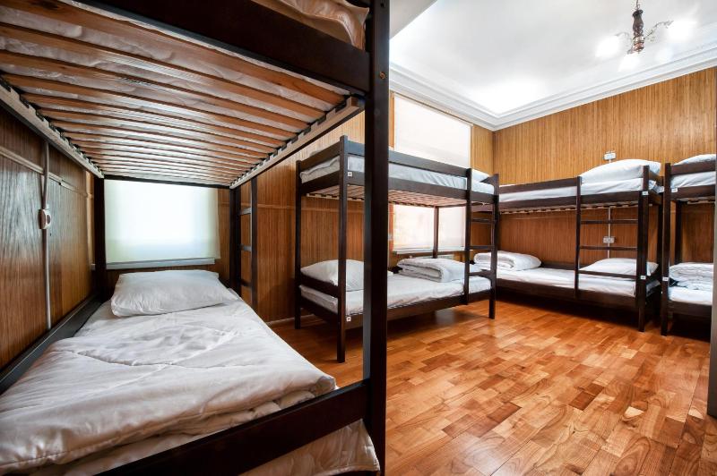 Bed in 8-Bed Mixed Dormitory Room image 1