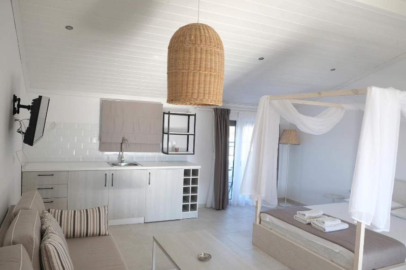 King Suite with Spa Bath image 2