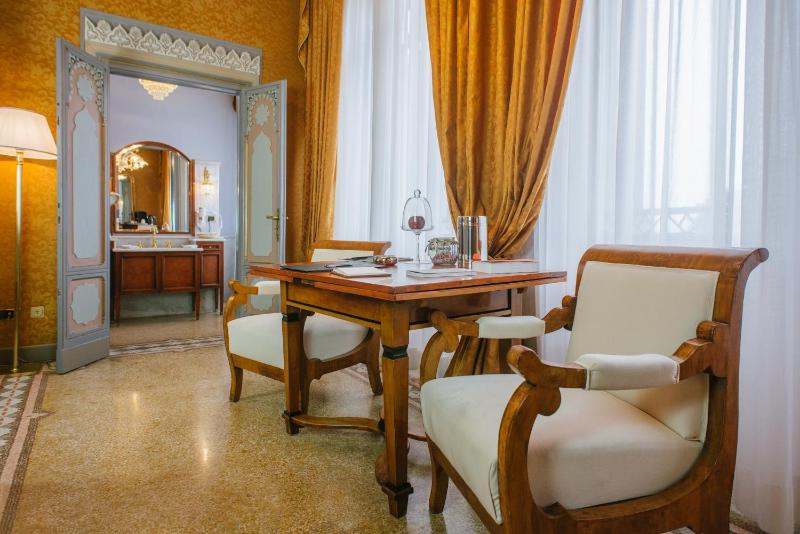 Executive Suite image 4
