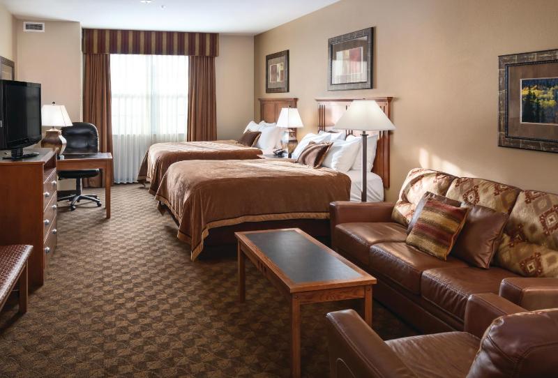 Deluxe Queen Room with Two Queen Beds image 3