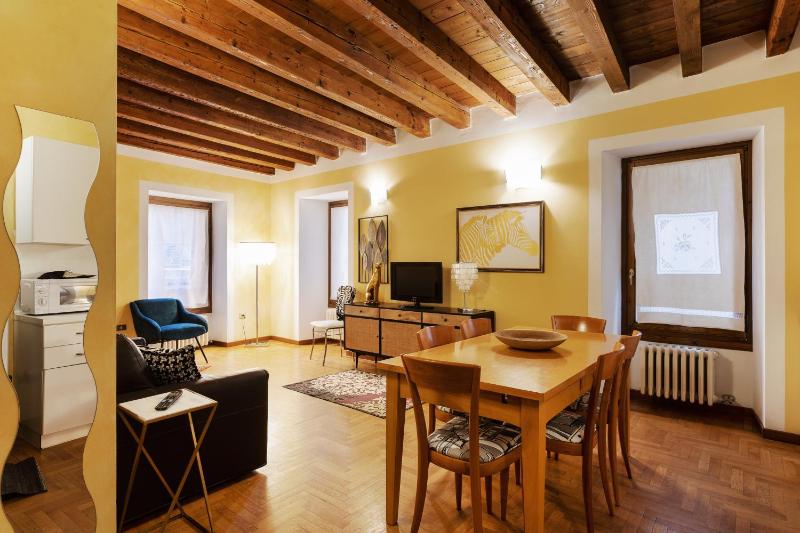 One-Bedroom Apartment image 4