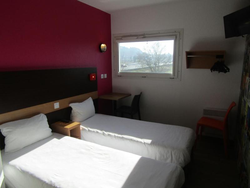 Cabrio Twin Room with En-suite Bathroom image 3