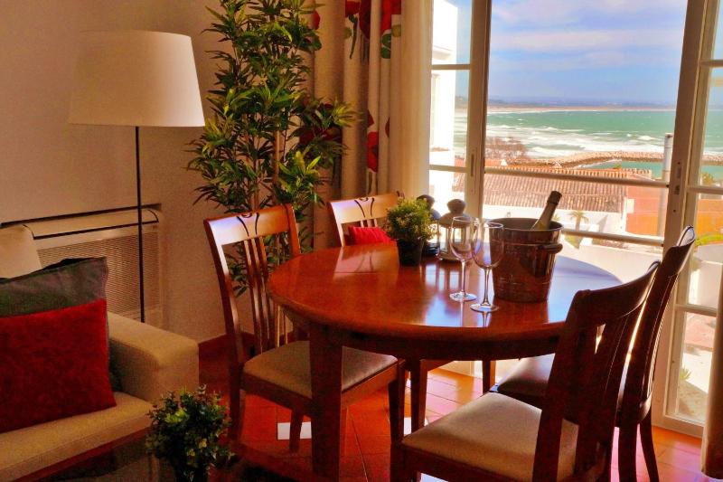 One-Bedroom Apartment with Sea View image 4