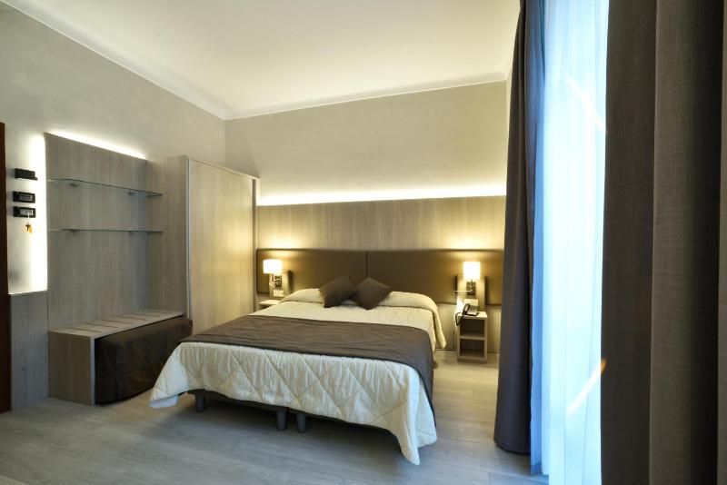 Deluxe Room image 4