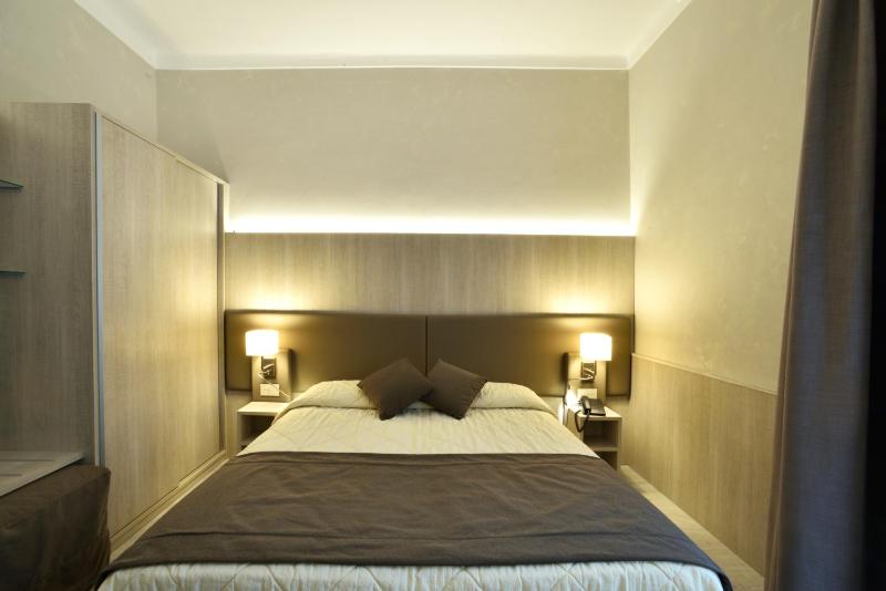 Deluxe Room image 3
