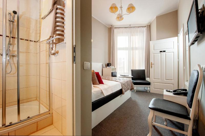 Small Double Room image 2