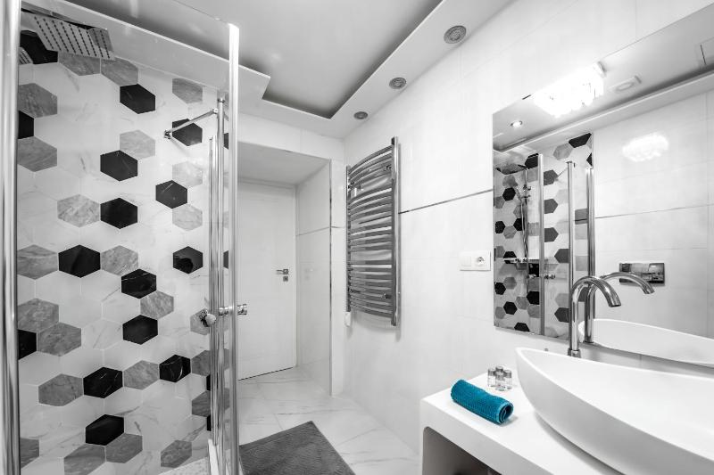 Central Elegance Aircon Apartment - image 7