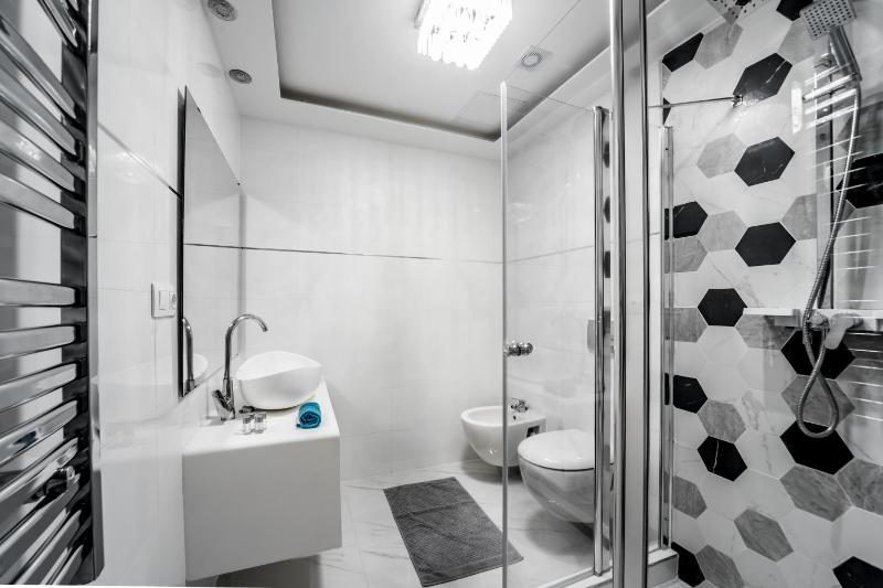 Central Elegance Aircon Apartment - image 8