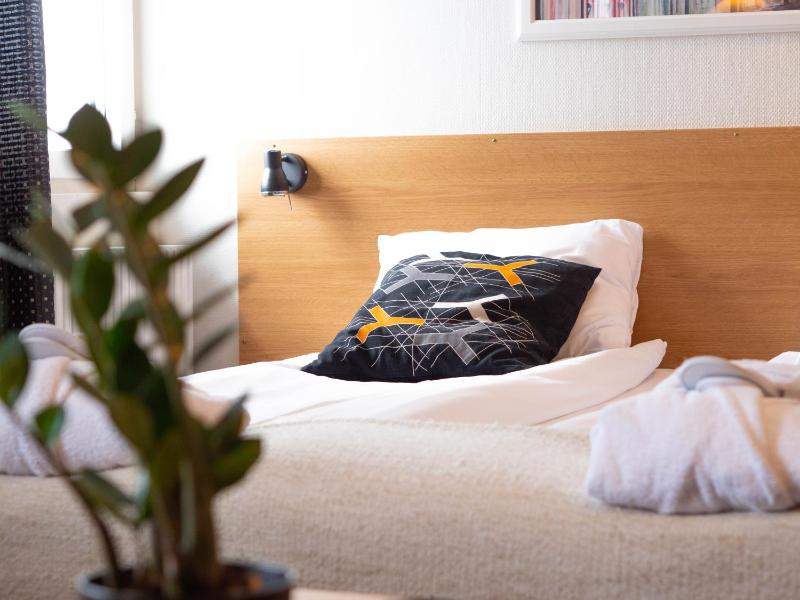 Room Business image 4