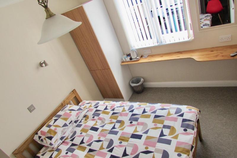 Single Room image 3