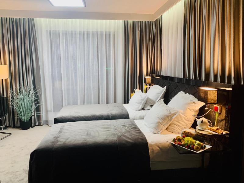 Superior Twin Room image 2