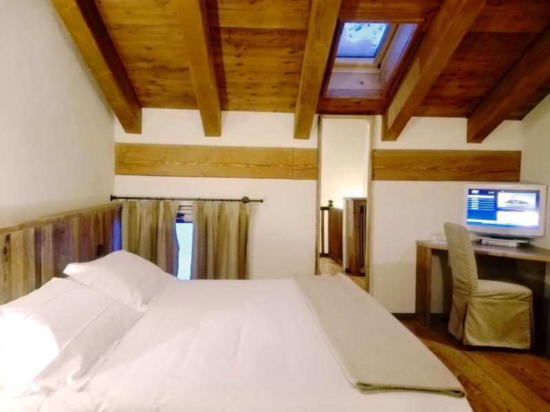 Suite - Split Level image 2
