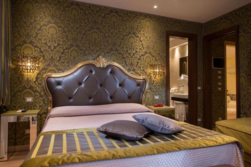 Standard Triple Room image 3