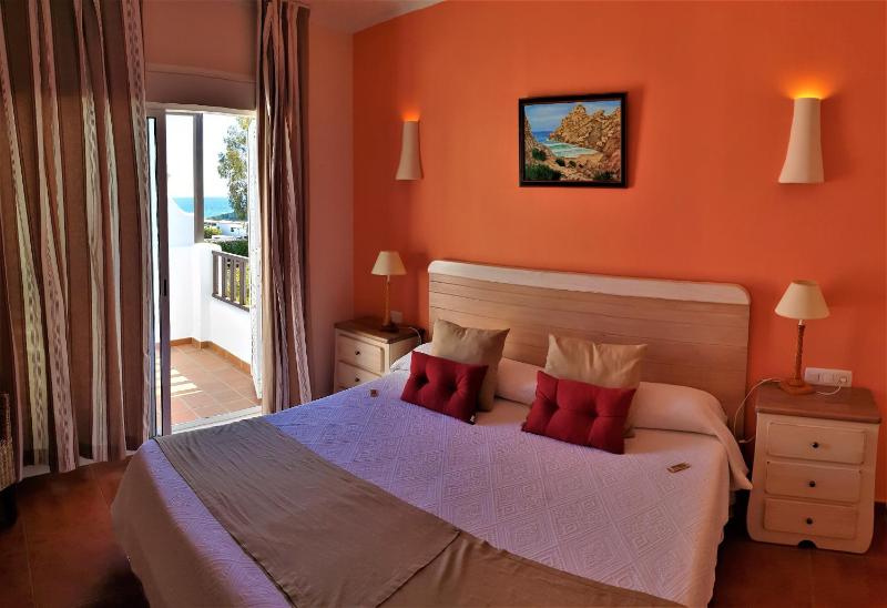 Superior Double or Twin Room with Sea View image 2