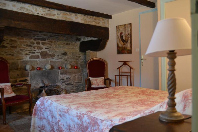 Double Room image 3
