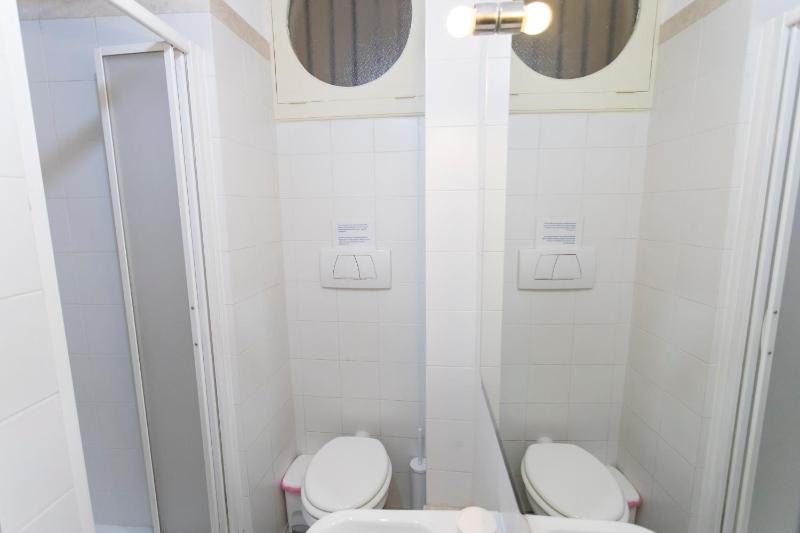 Double Room image 2