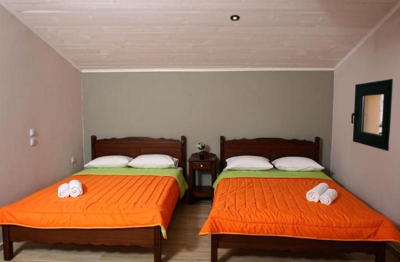 King Room with Two King Beds image 3