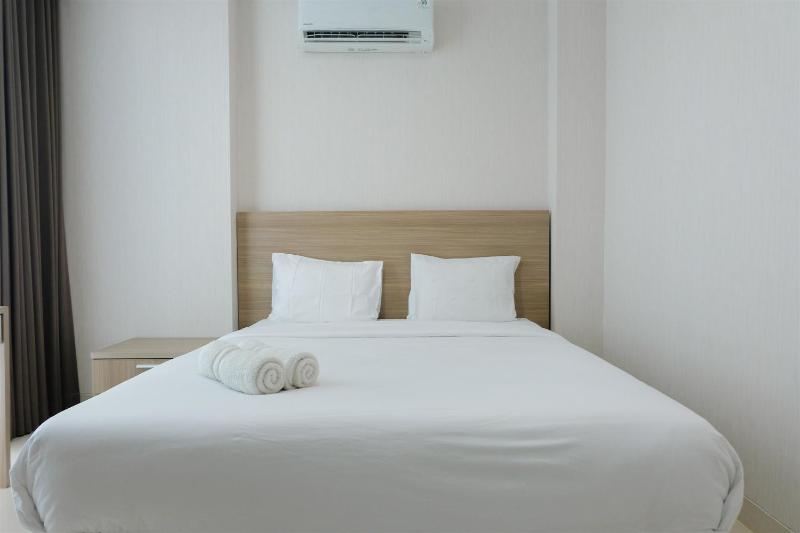Pool View Brooklyn Alam Sutera Studio Apartment near IKEA By Travelio - image 7
