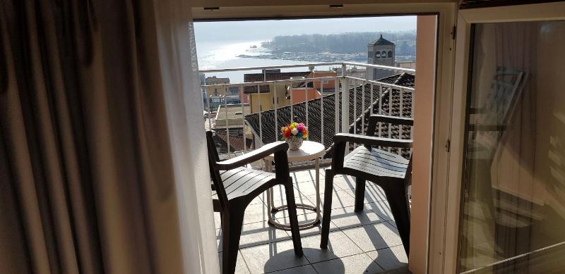 Triple Room with Lake View image 2