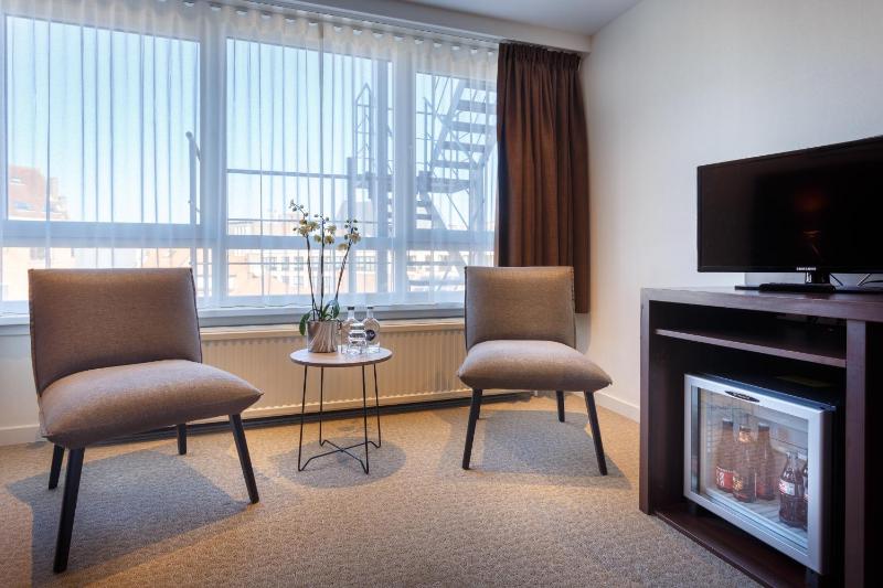 Standard Twin Room image 2