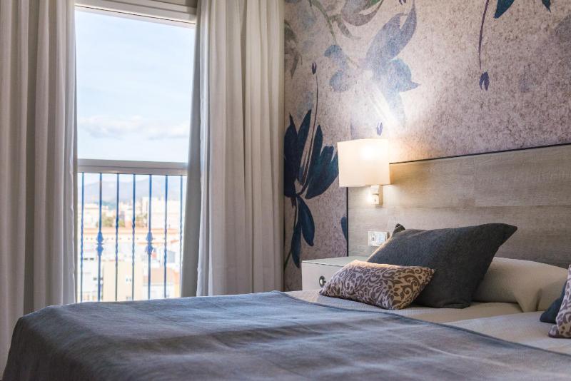 Family Room (2 Adults + 2 Children) image 4